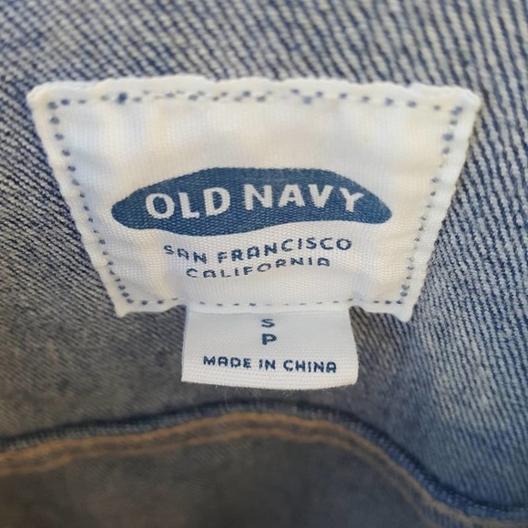 Cozy Spring Classic Denim Jacket Minimalist Closet Must-Have - Picture 7 of 9